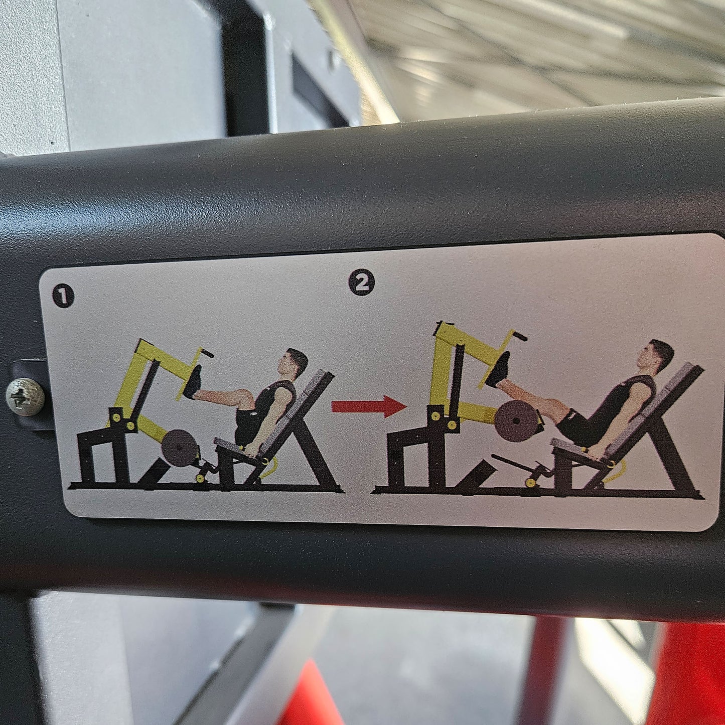 Master Sport Plate loaded Set, 10 Kraftgeräte, Farbe Schwarz und Rot, gebraucht - geprüfter Zustand