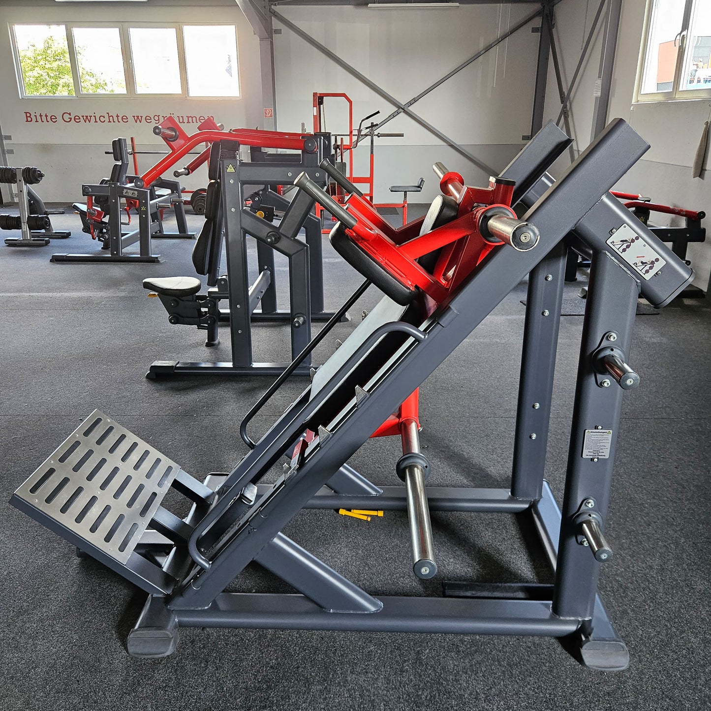 Master Sport Plate loaded Set, 10 Kraftgeräte, Farbe Schwarz und Rot, gebraucht - geprüfter Zustand