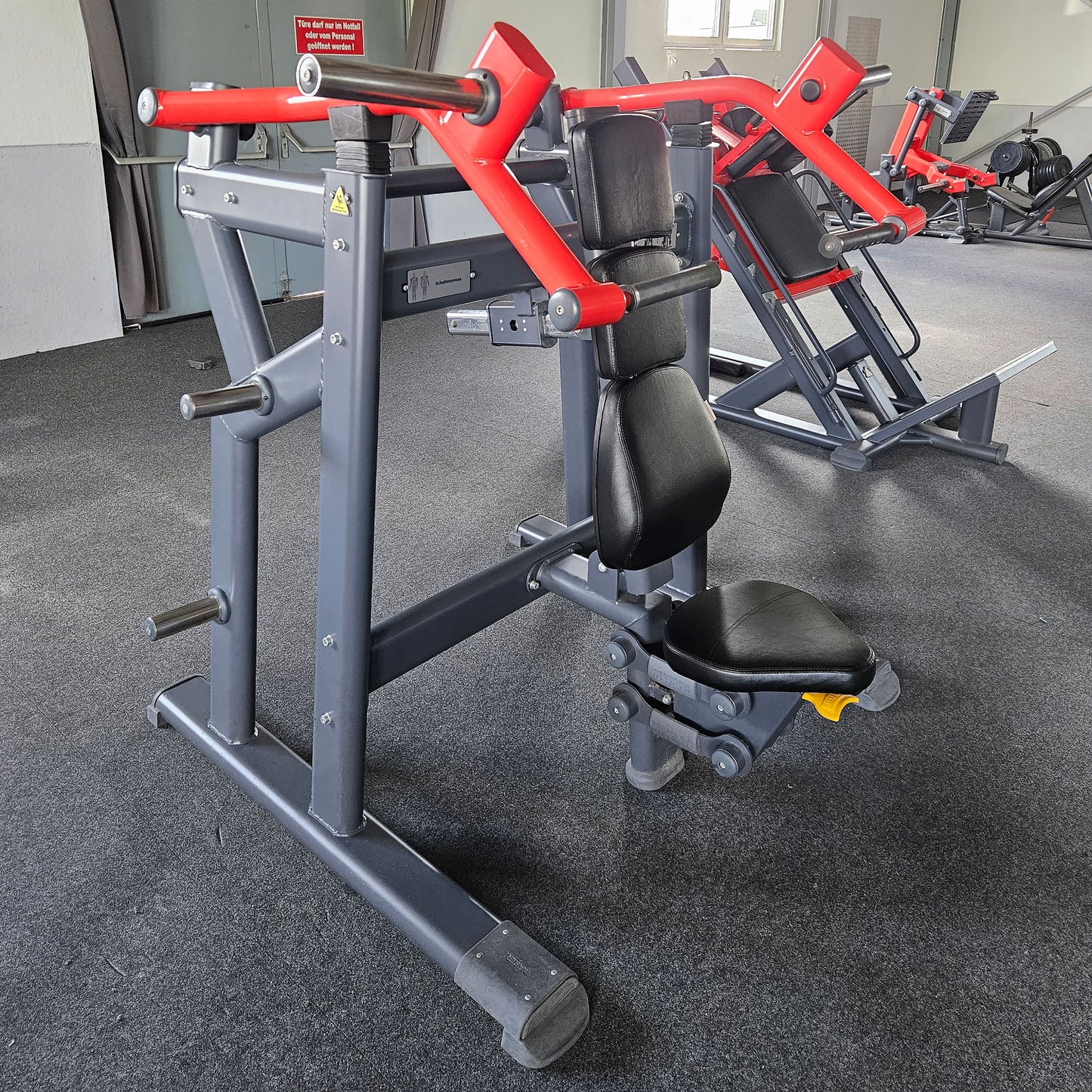 Master Sport Plate loaded Set, 10 Kraftgeräte, Farbe Schwarz und Rot, gebraucht - geprüfter Zustand