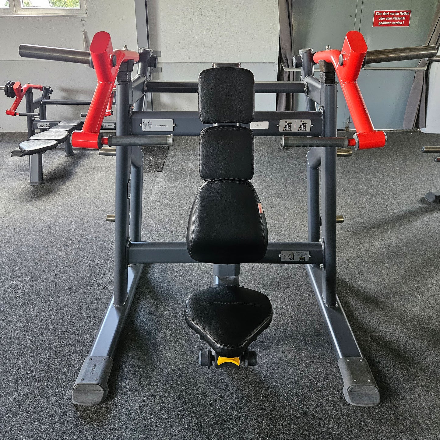 Master Sport Plate loaded Set, 10 Kraftgeräte, Farbe Schwarz und Rot, gebraucht - geprüfter Zustand