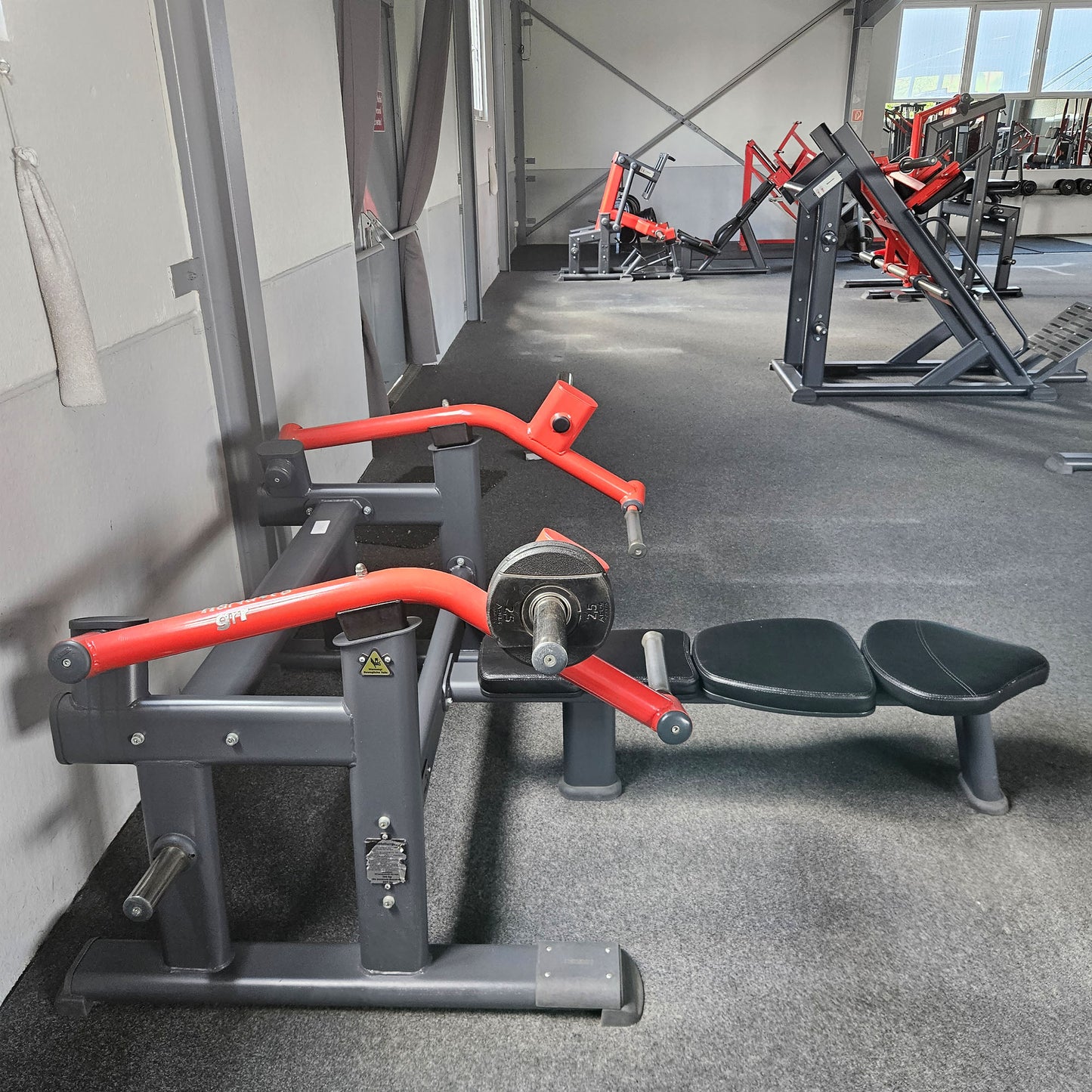 Master Sport Plate loaded Set, 10 Kraftgeräte, Farbe Schwarz und Rot, gebraucht - geprüfter Zustand