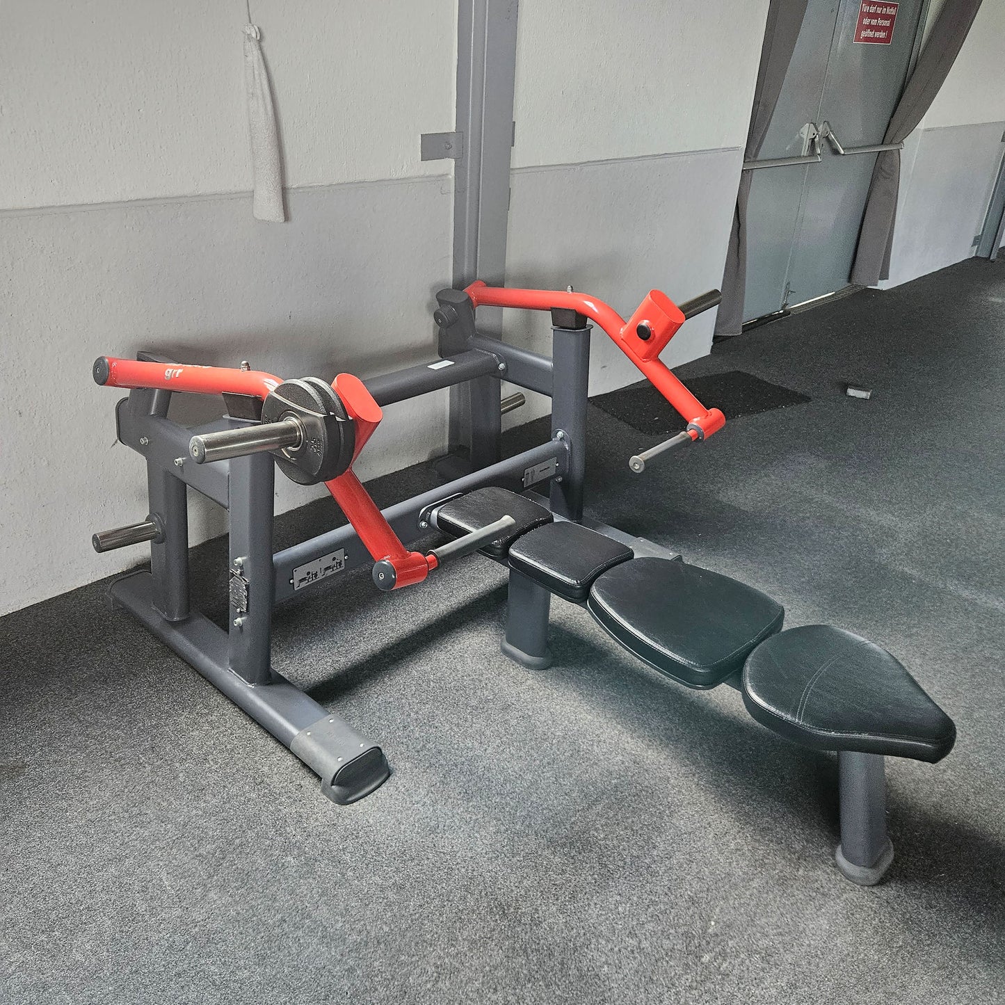 Master Sport Plate loaded Set, 10 Kraftgeräte, Farbe Schwarz und Rot, gebraucht - geprüfter Zustand