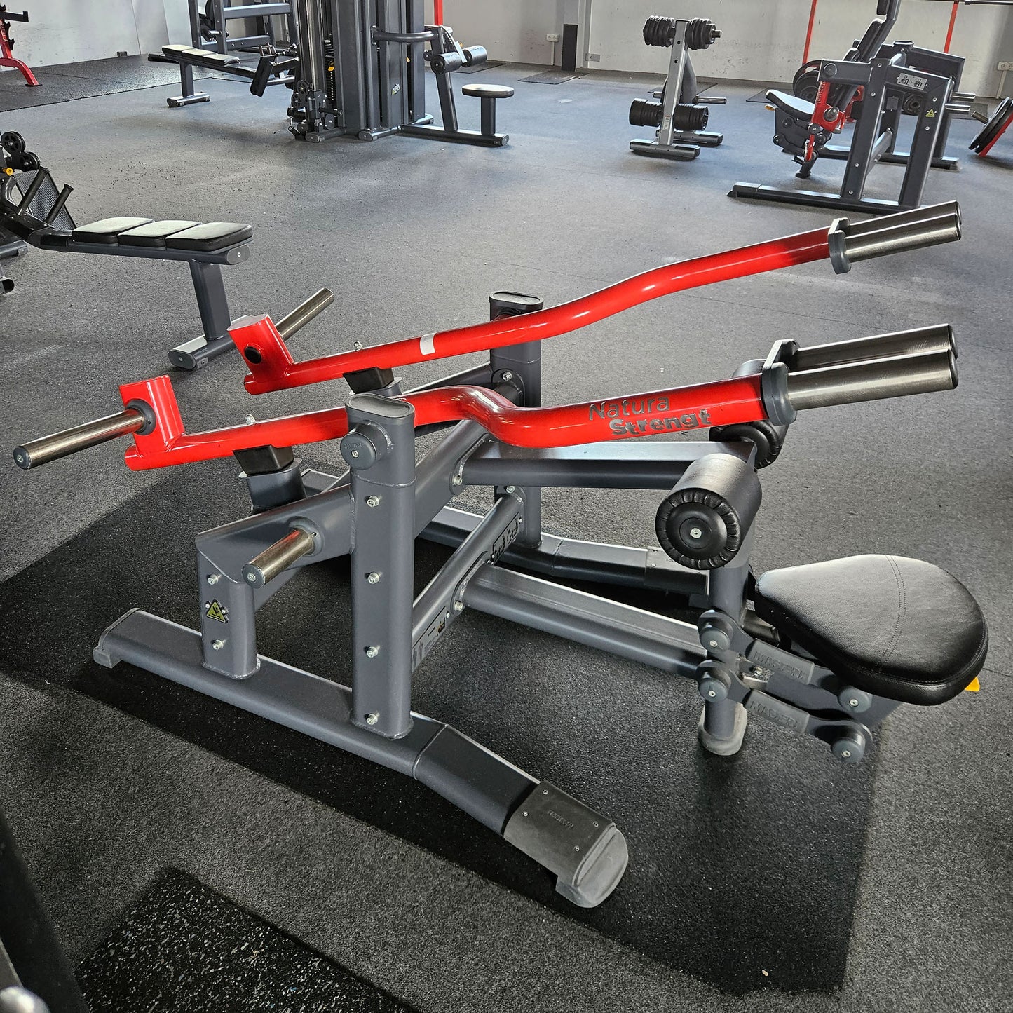 Master Sport Plate loaded Set, 10 Kraftgeräte, Farbe Schwarz und Rot, gebraucht - geprüfter Zustand