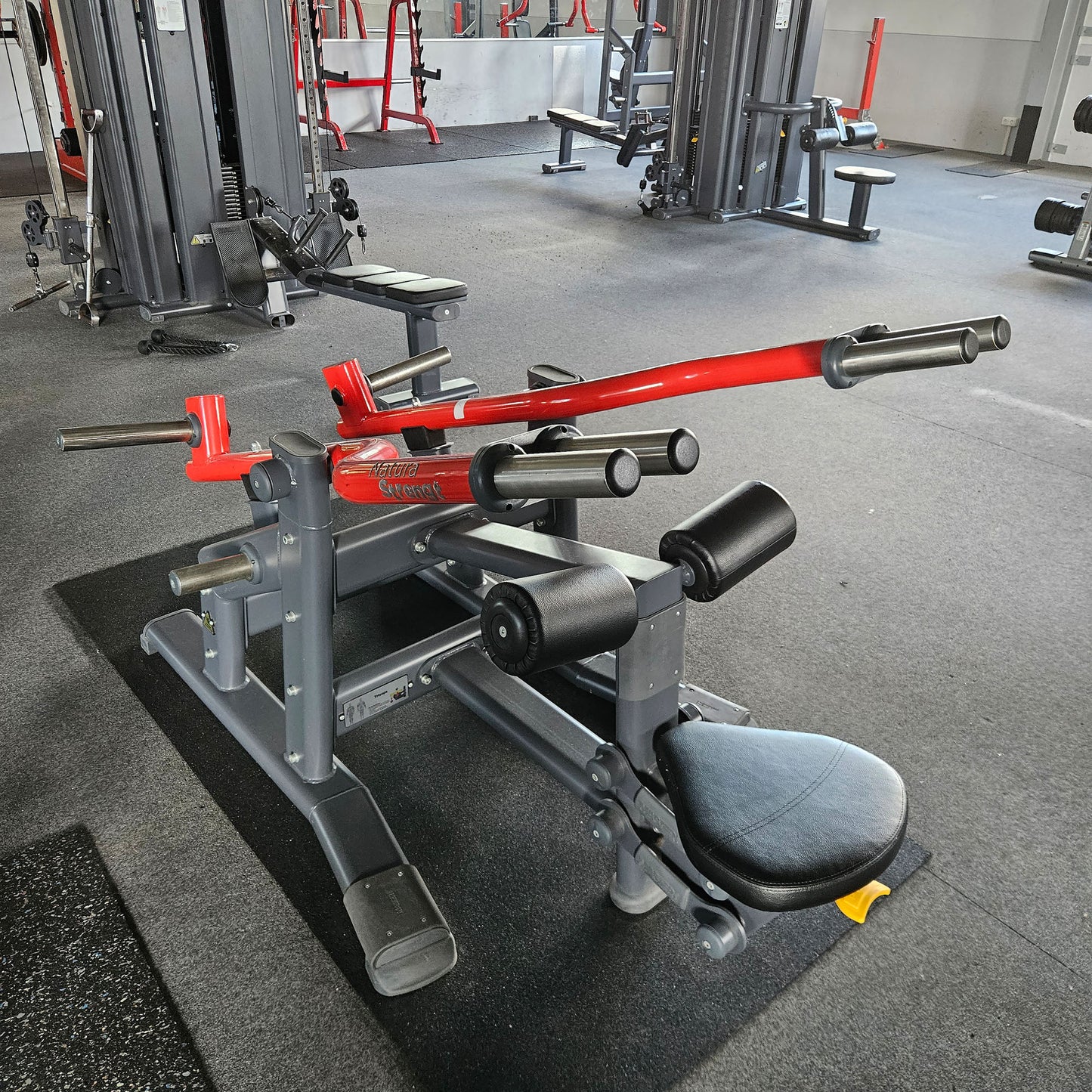 Master Sport Plate loaded Set, 10 Kraftgeräte, Farbe Schwarz und Rot, gebraucht - geprüfter Zustand