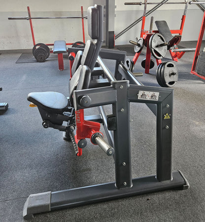 Master Sport Plate loaded Set, 10 Kraftgeräte, Farbe Schwarz und Rot, gebraucht - geprüfter Zustand