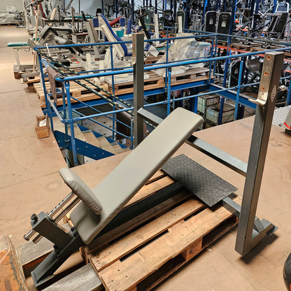HBP Olympia Schrägdrückerbank, Olympic Incline Bench, Drückbank Schräg mit Ablagen für Bankdrücken, Rahmebfarbe Anthrazit, gebraucht mit Gebrauchsspuren
