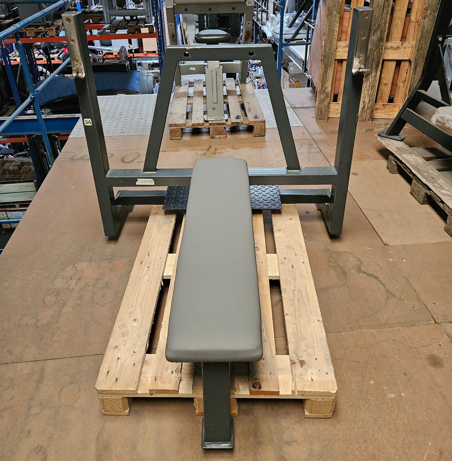 HBP Olympia Flachdrückerbank, Olympic Flat Bench, Bankdrückbank Flach mit Ablagen für Bankdrücken, Rahmebfarbe Anthrazit, gebraucht mit Gebrauchsspuren
