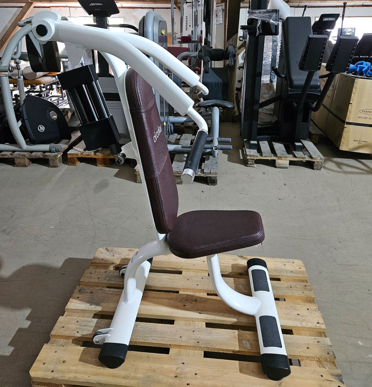 Gym80 Hydraulischer-Zirkel, Circular Serie, 7 Kraftgeräte, MPG, Farbe Weiß, Polster Braun, gebraucht - überholter Zustand