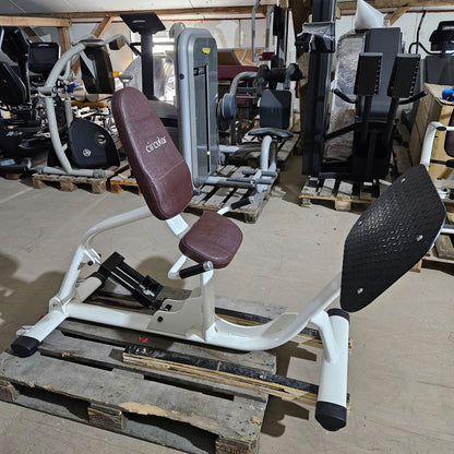 Gym80 Hydraulischer-Zirkel, Circular Serie, 7 Kraftgeräte, MPG, Farbe Weiß, Polster Braun, gebraucht - überholter Zustand