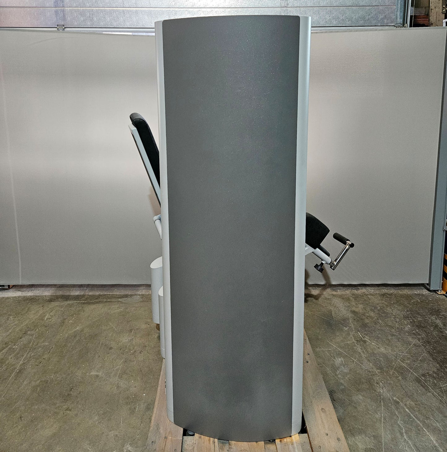 Frei Genius Eco Abduktorenmaschine, Hip Abduction, Abductor, Rahmenfarbe Silber, gebraucht - überholter Zustand