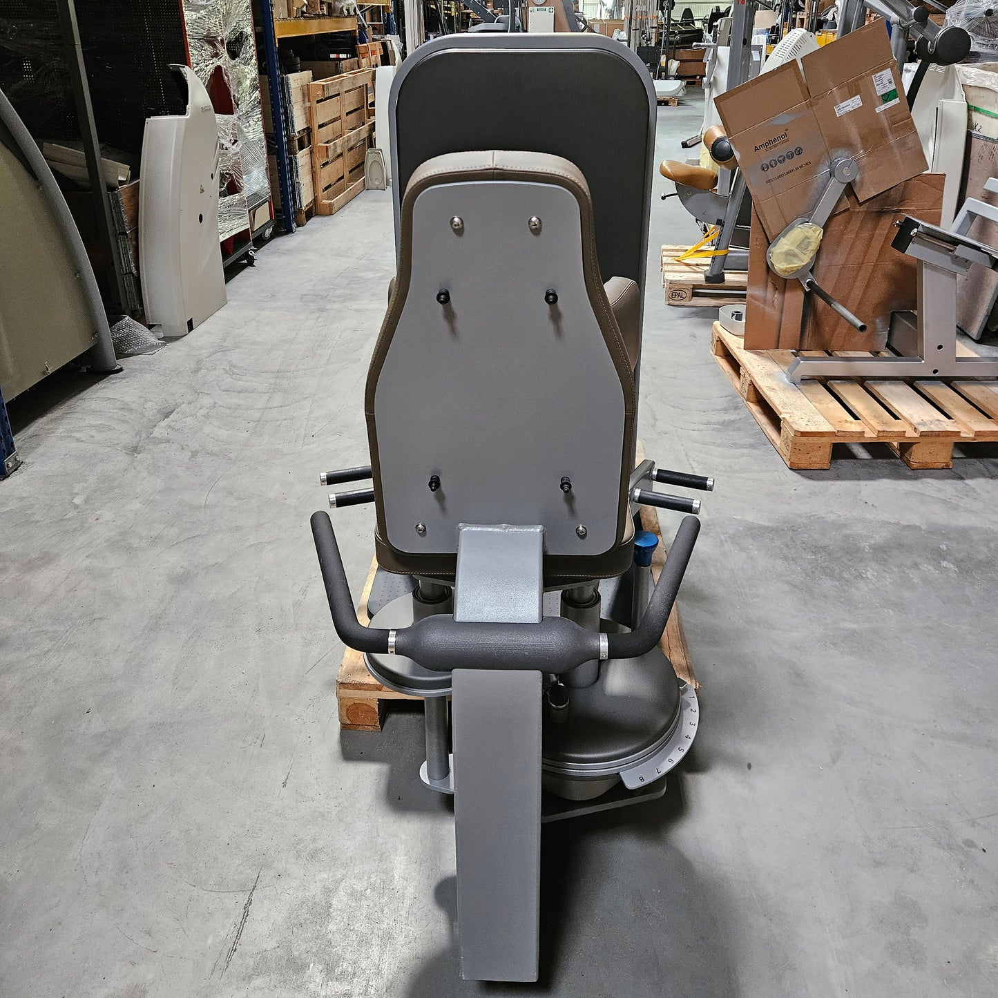Milon Milcanic Adduktorenmaschine, Hip Adductor, Rahmenfarbe Silber, Verkleidung Anthrazit, gebraucht - gebraucht - überholter Zustand