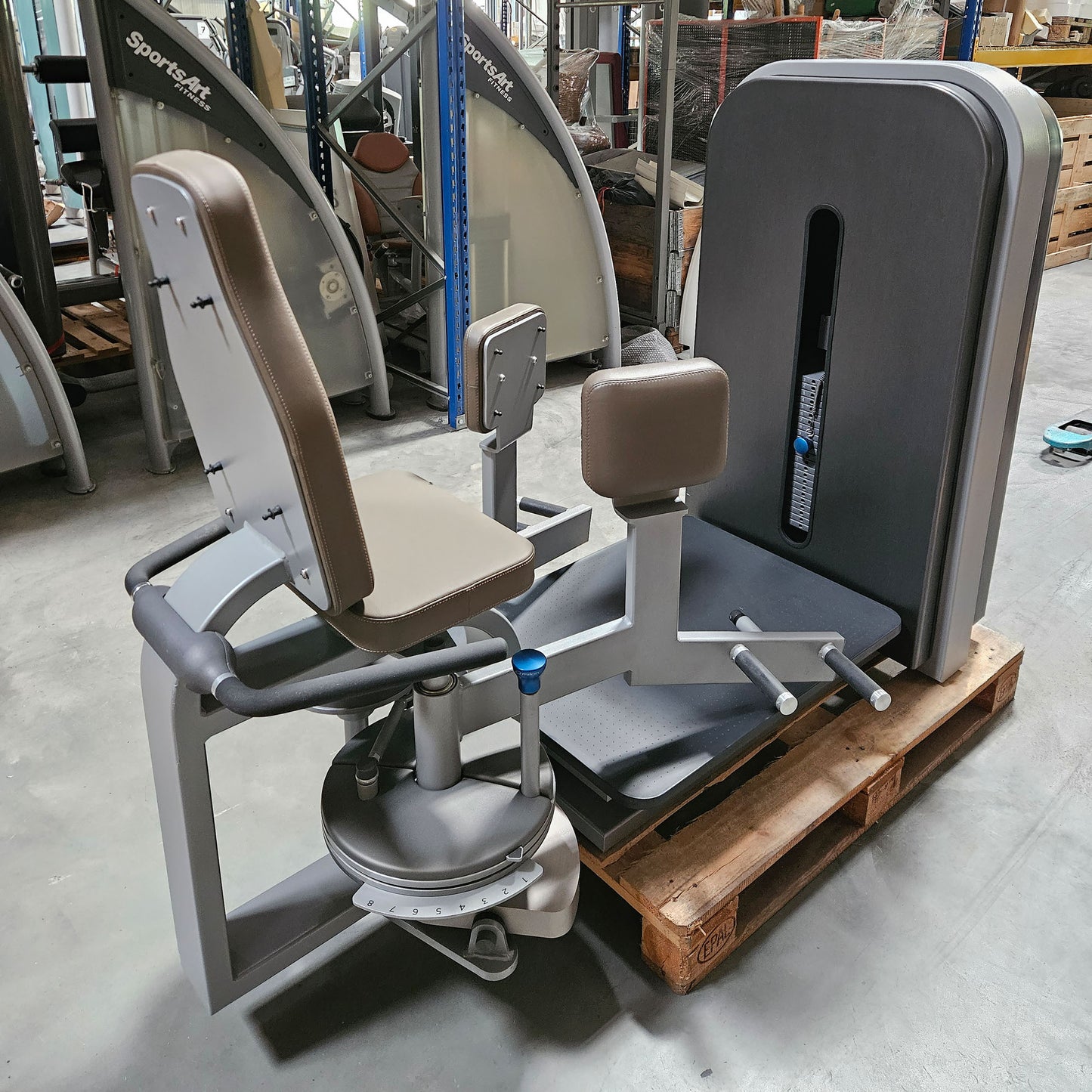 Milon Milcanic Adduktorenmaschine, Hip Adductor, Rahmenfarbe Silber, Verkleidung Anthrazit, gebraucht - gebraucht - überholter Zustand