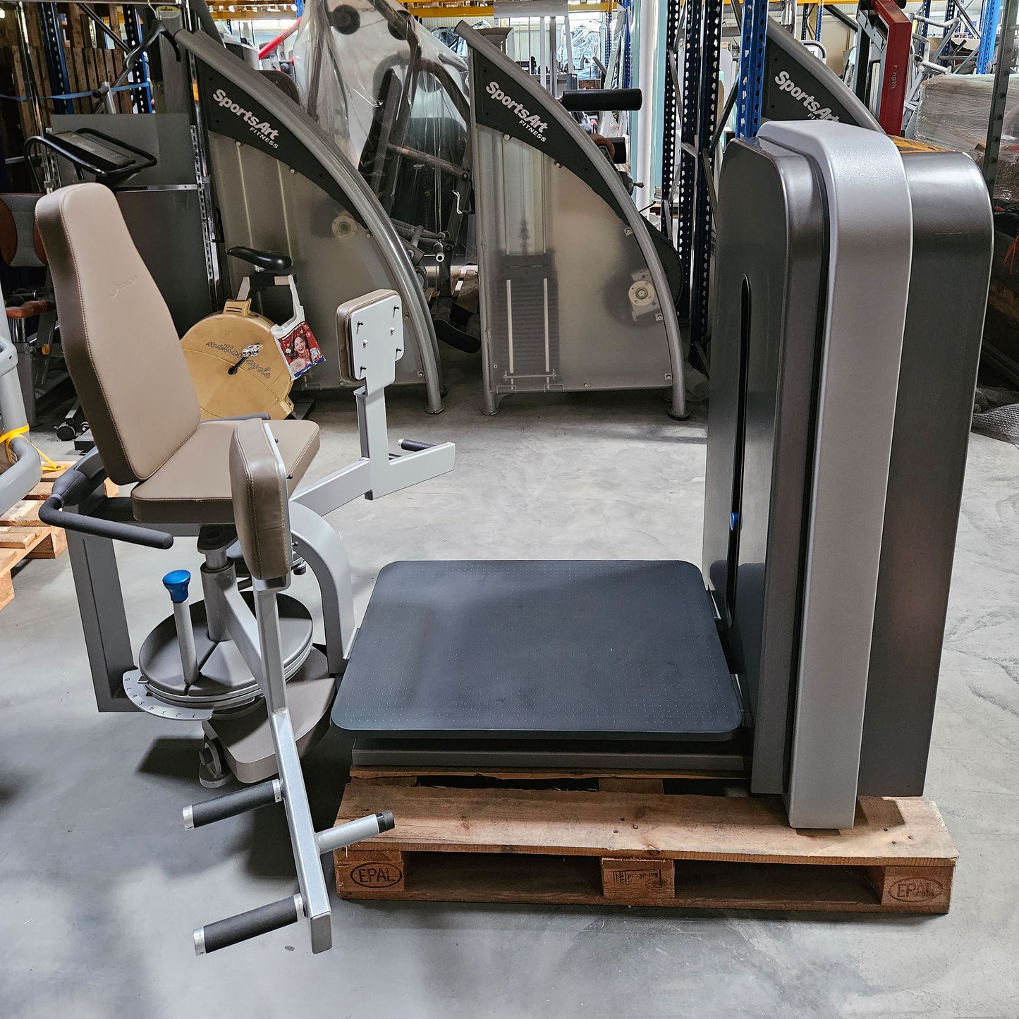 Milon Milcanic Adduktorenmaschine, Hip Adductor, Rahmenfarbe Silber, Verkleidung Anthrazit, gebraucht - gebraucht - überholter Zustand