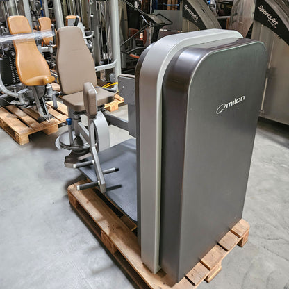 Milon Milcanic Adduktorenmaschine, Hip Adductor, Rahmenfarbe Silber, Verkleidung Anthrazit, gebraucht - gebraucht - überholter Zustand