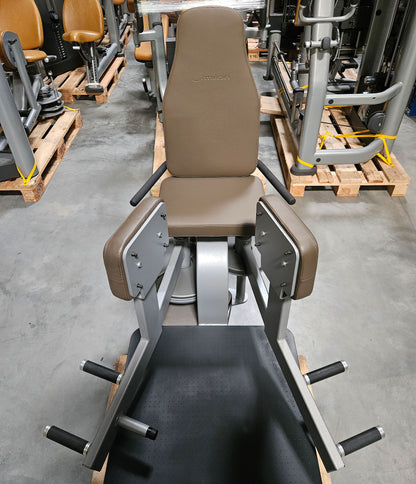 Milon Milcanic Adduktorenmaschine, Hip Adductor, Rahmenfarbe Silber, Verkleidung Anthrazit, gebraucht - gebraucht - überholter Zustand