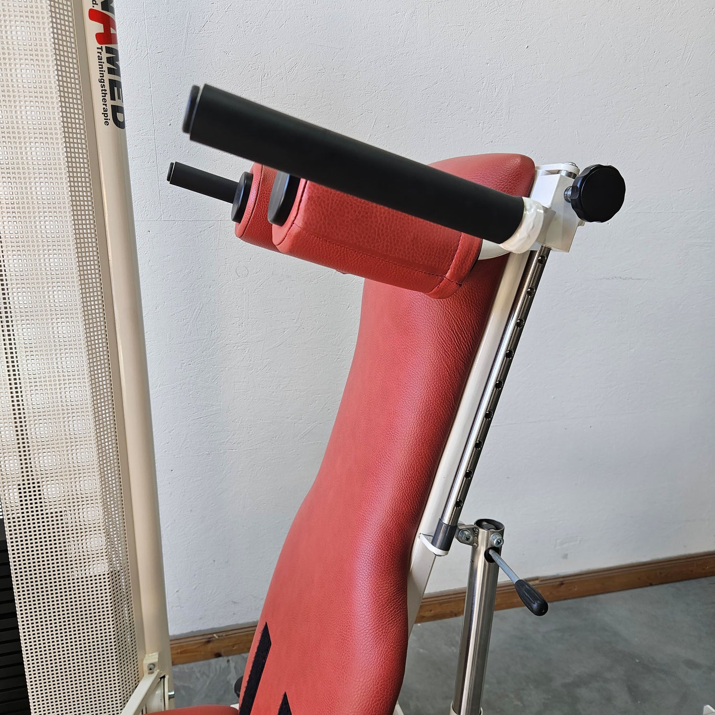 Dynamed Funktionsstemme Kombi Sitzend-Liegend, 150kg Gewichtsblock, mit Kippkreisel, Beinpresse verstellbar, Stolzenberg, Rahmen Weiß, gebraucht - überholter Zustand