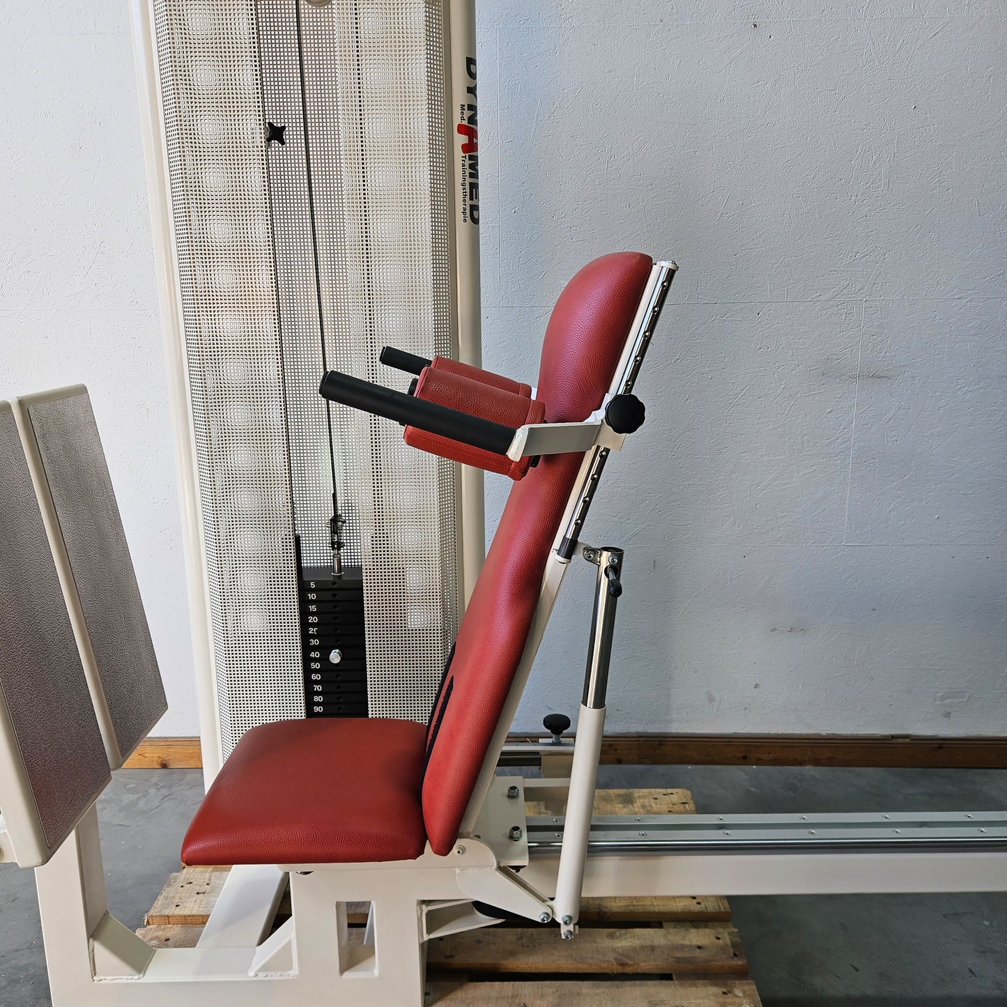 Dynamed Funktionsstemme Kombi Sitzend-Liegend, 150kg Gewichtsblock, mit Kippkreisel, Beinpresse verstellbar, Stolzenberg, Rahmen Weiß, gebraucht - überholter Zustand