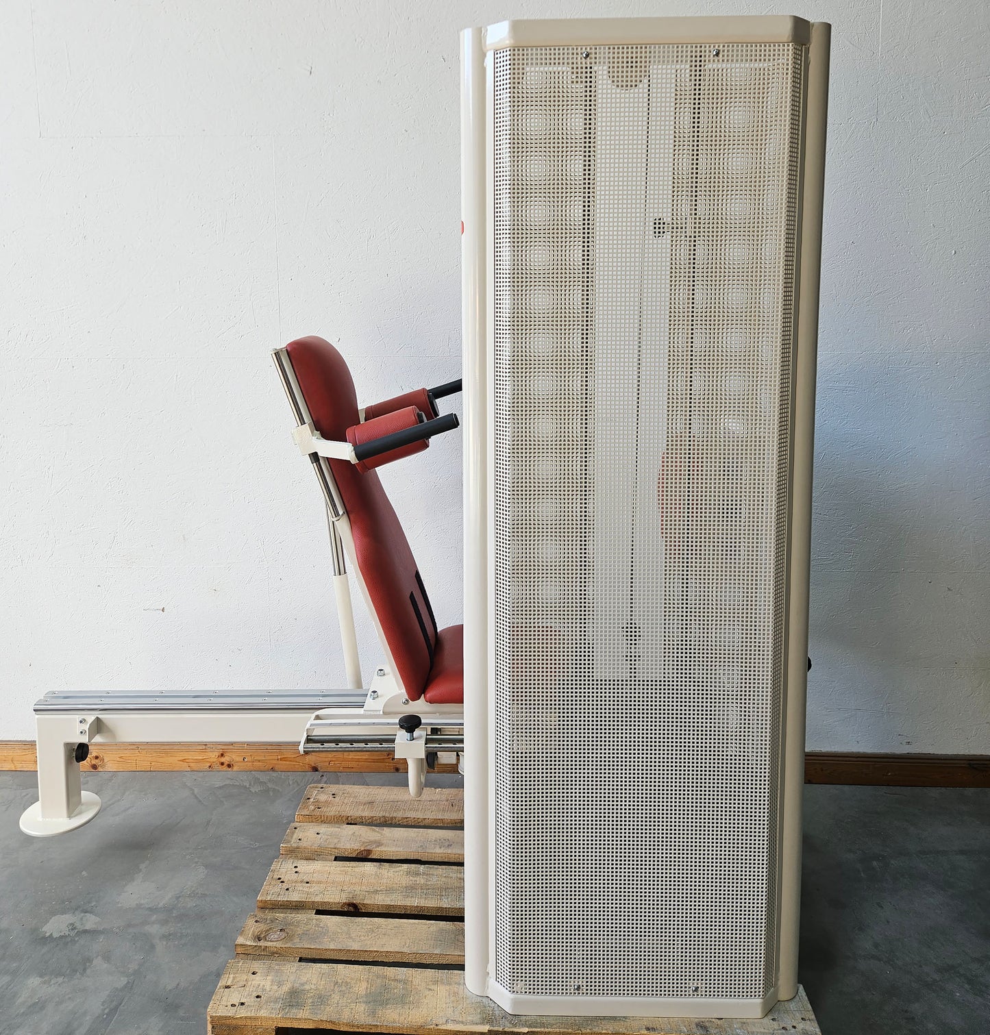 Dynamed Funktionsstemme Kombi Sitzend-Liegend, 150kg Gewichtsblock, mit Kippkreisel, Beinpresse verstellbar, Stolzenberg, Rahmen Weiß, gebraucht - überholter Zustand