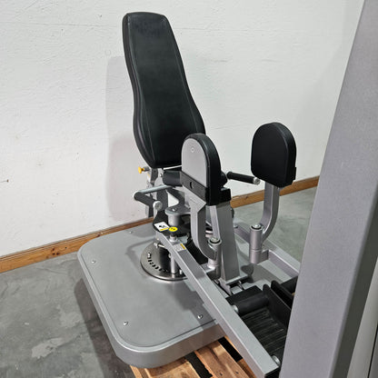 Cybex Eagle Abduktoren und Adduktoren Kombimaschine 2 in 1 - Hip Abduction and Hip Adduction, Rahmenfarbe Silber, Polsterfarbe Schwarz, gebraucht - überholter Zustand
