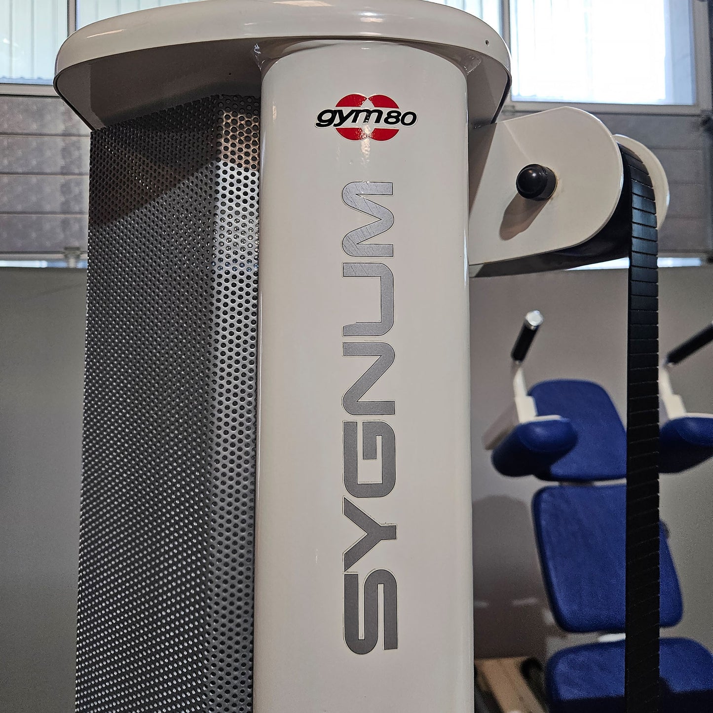 Gym80 Med80 3283 Funktionsstemme sitzend - liegend, 180kg Gewichtsblock, Beinpresse verstellbar, Farbe Weiß, gebraucht - überholter Zustand