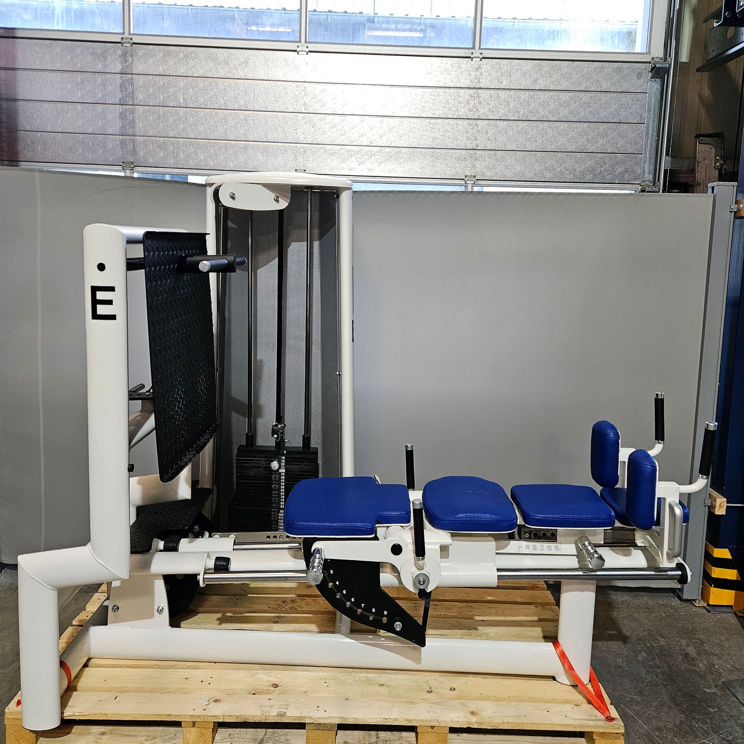 Gym80 Med80 3283 Funktionsstemme sitzend - liegend, 180kg Gewichtsblock, Beinpresse verstellbar, Farbe Weiß, gebraucht - überholter Zustand