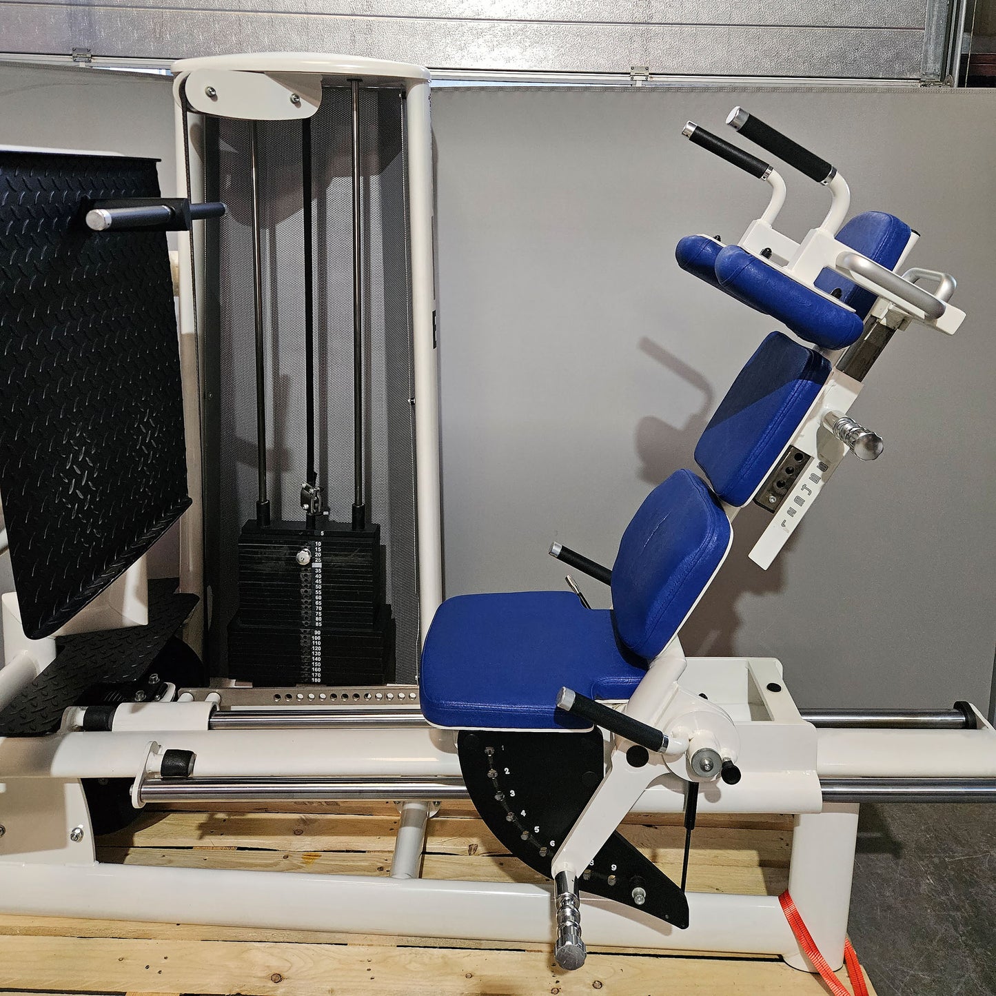Gym80 Med80 3283 Funktionsstemme sitzend - liegend, 180kg Gewichtsblock, Beinpresse verstellbar, Farbe Weiß, gebraucht - überholter Zustand
