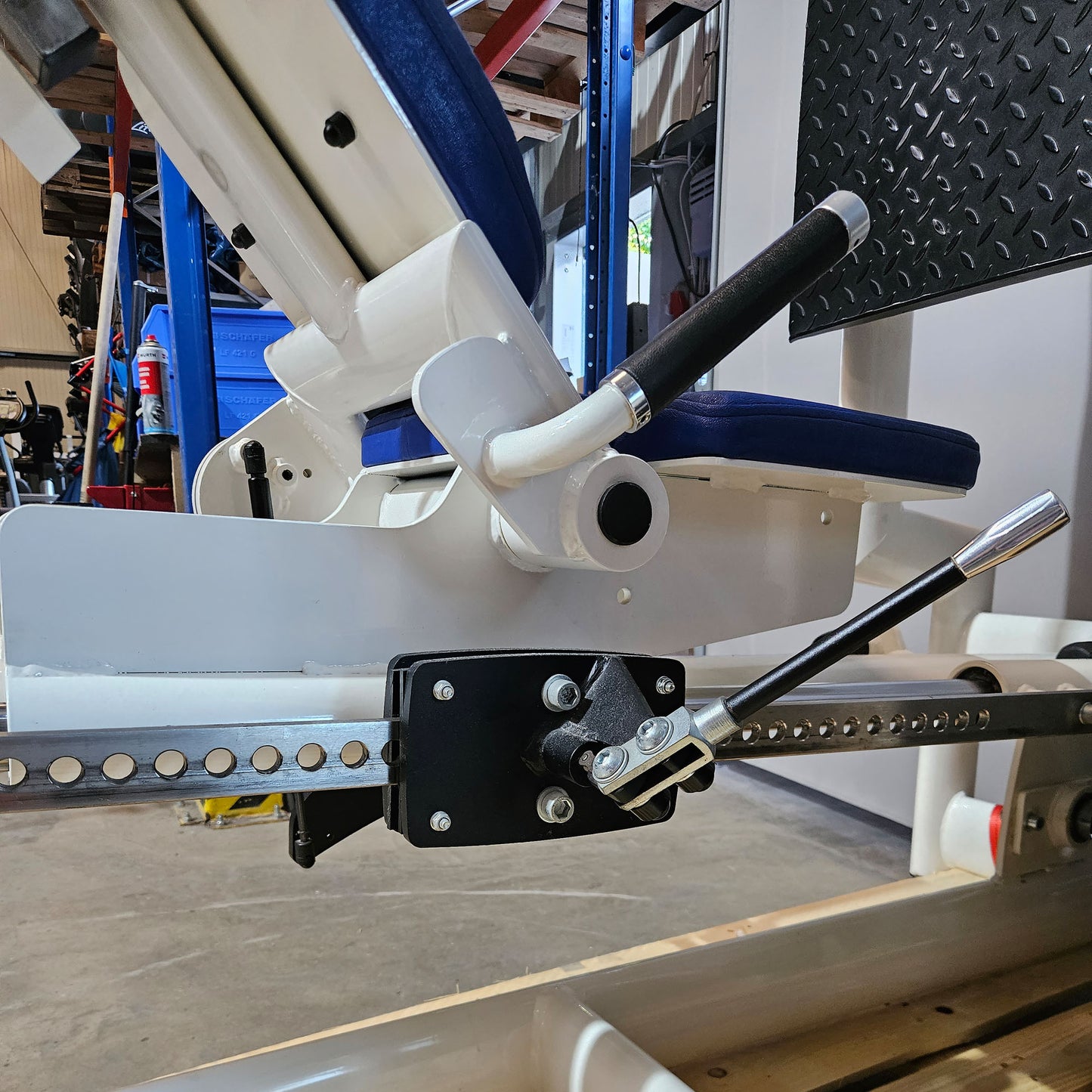 Gym80 Med80 3283 Funktionsstemme sitzend - liegend, 180kg Gewichtsblock, Beinpresse verstellbar, Farbe Weiß, gebraucht - überholter Zustand