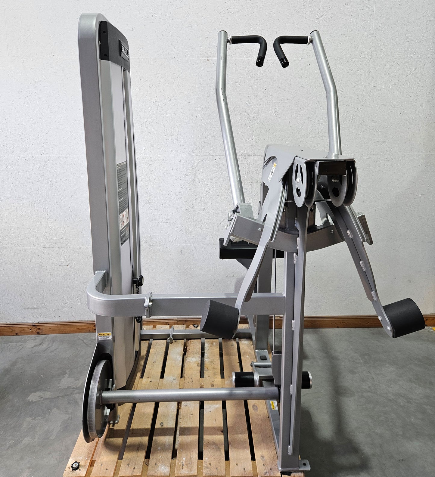 Cybex Eagle Lat Pulldown, Latzug Bilateral, großer 131kg Gewichtsblock, Rahmenfarbe Silber, gebraucht - überholter Zustand