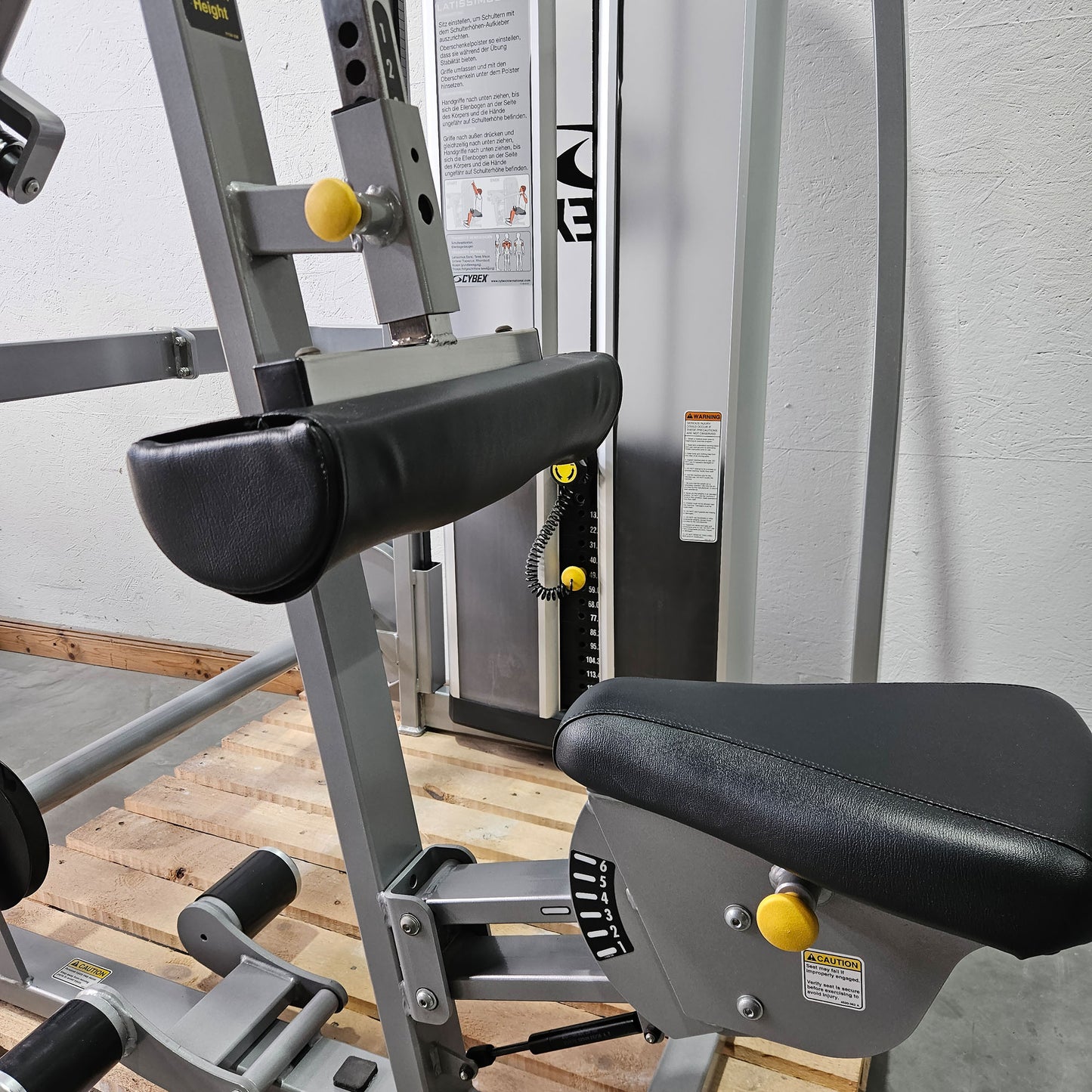 Cybex Eagle Lat Pulldown, Latzug Bilateral, großer 131kg Gewichtsblock, Rahmenfarbe Silber, gebraucht - überholter Zustand