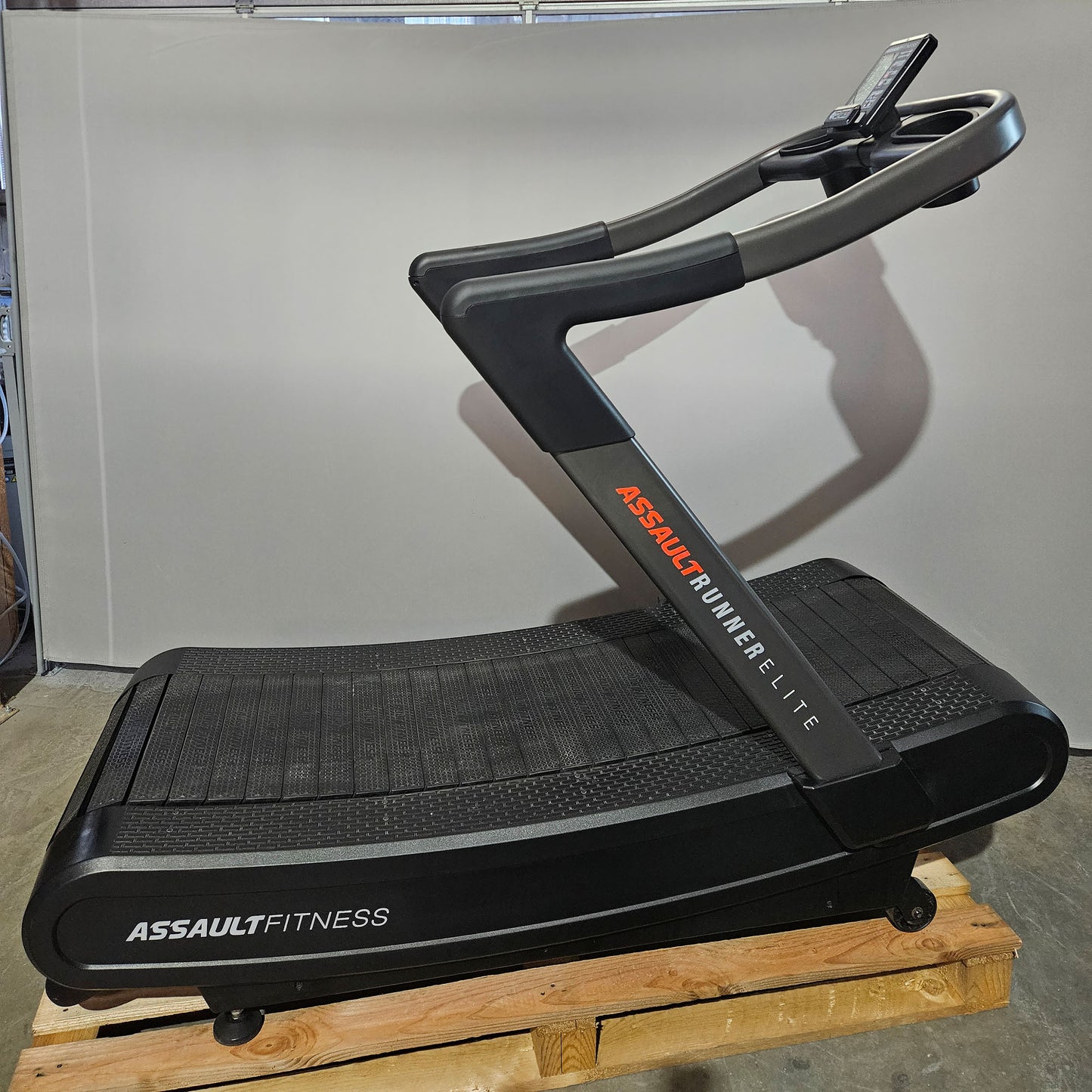 Assault Runner Elite, Curved Lamellen Laufband, mit Display, Farbe Schwarz, gebraucht - geprüfter Zustand