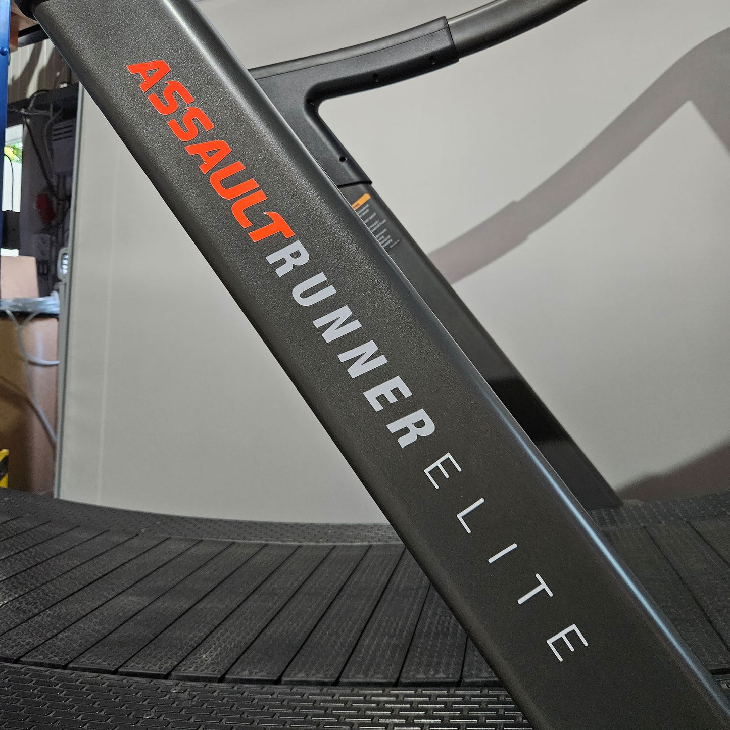 Assault Runner Elite, Curved Lamellen Laufband, mit Display, Farbe Schwarz, gebraucht - geprüfter Zustand