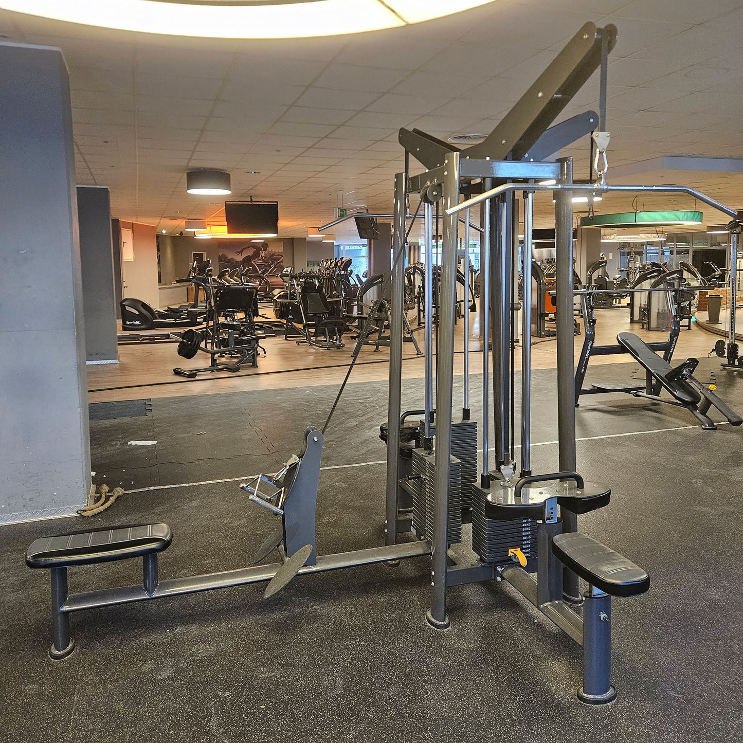 SportsArt komplette Fitnessstudio Ausstattung - 75 Fitnessgeräte im Set - Kraftgeräte, Cardiogeräte, Bänke, Racks etc - Rahmen Anthrazit, gebraucht - überholter Zustand