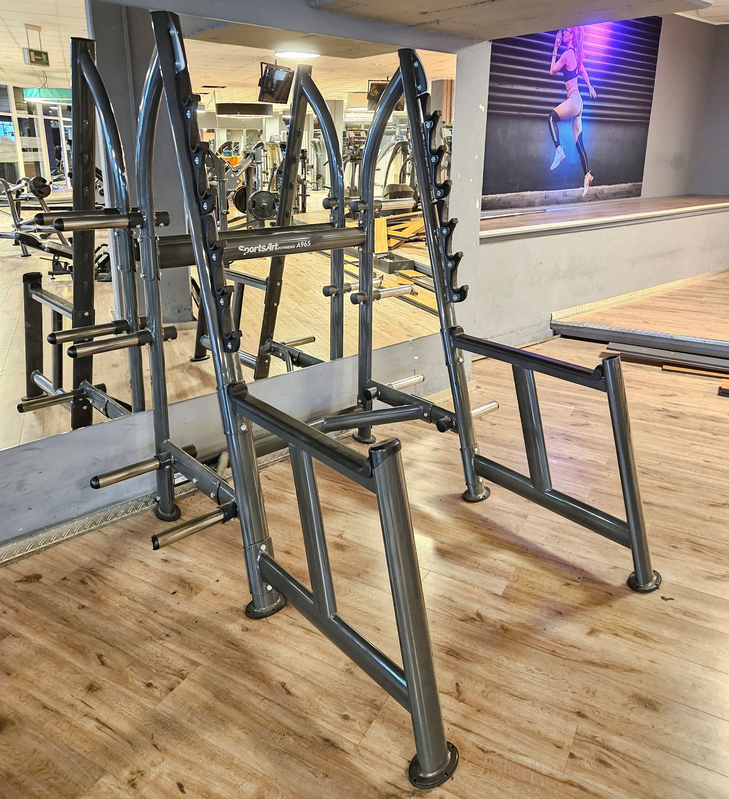 SportsArt komplette Fitnessstudio Ausstattung - 75 Fitnessgeräte im Set - Kraftgeräte, Cardiogeräte, Bänke, Racks etc - Rahmen Anthrazit, gebraucht - überholter Zustand