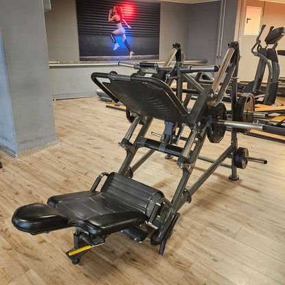 SportsArt komplette Fitnessstudio Ausstattung - 75 Fitnessgeräte im Set - Kraftgeräte, Cardiogeräte, Bänke, Racks etc - Rahmen Anthrazit, gebraucht - überholter Zustand