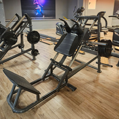 SportsArt komplette Fitnessstudio Ausstattung - 75 Fitnessgeräte im Set - Kraftgeräte, Cardiogeräte, Bänke, Racks etc - Rahmen Anthrazit, gebraucht - überholter Zustand