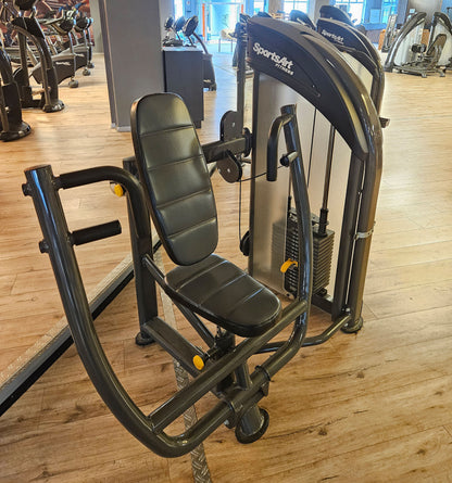 SportsArt komplette Fitnessstudio Ausstattung - 75 Fitnessgeräte im Set - Kraftgeräte, Cardiogeräte, Bänke, Racks etc - Rahmen Anthrazit, gebraucht - überholter Zustand