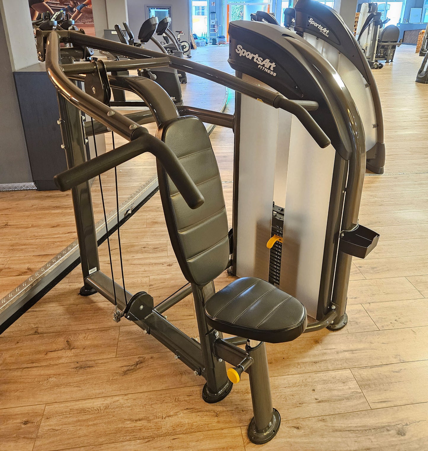 SportsArt komplette Fitnessstudio Ausstattung - 75 Fitnessgeräte im Set - Kraftgeräte, Cardiogeräte, Bänke, Racks etc - Rahmen Anthrazit, gebraucht - überholter Zustand