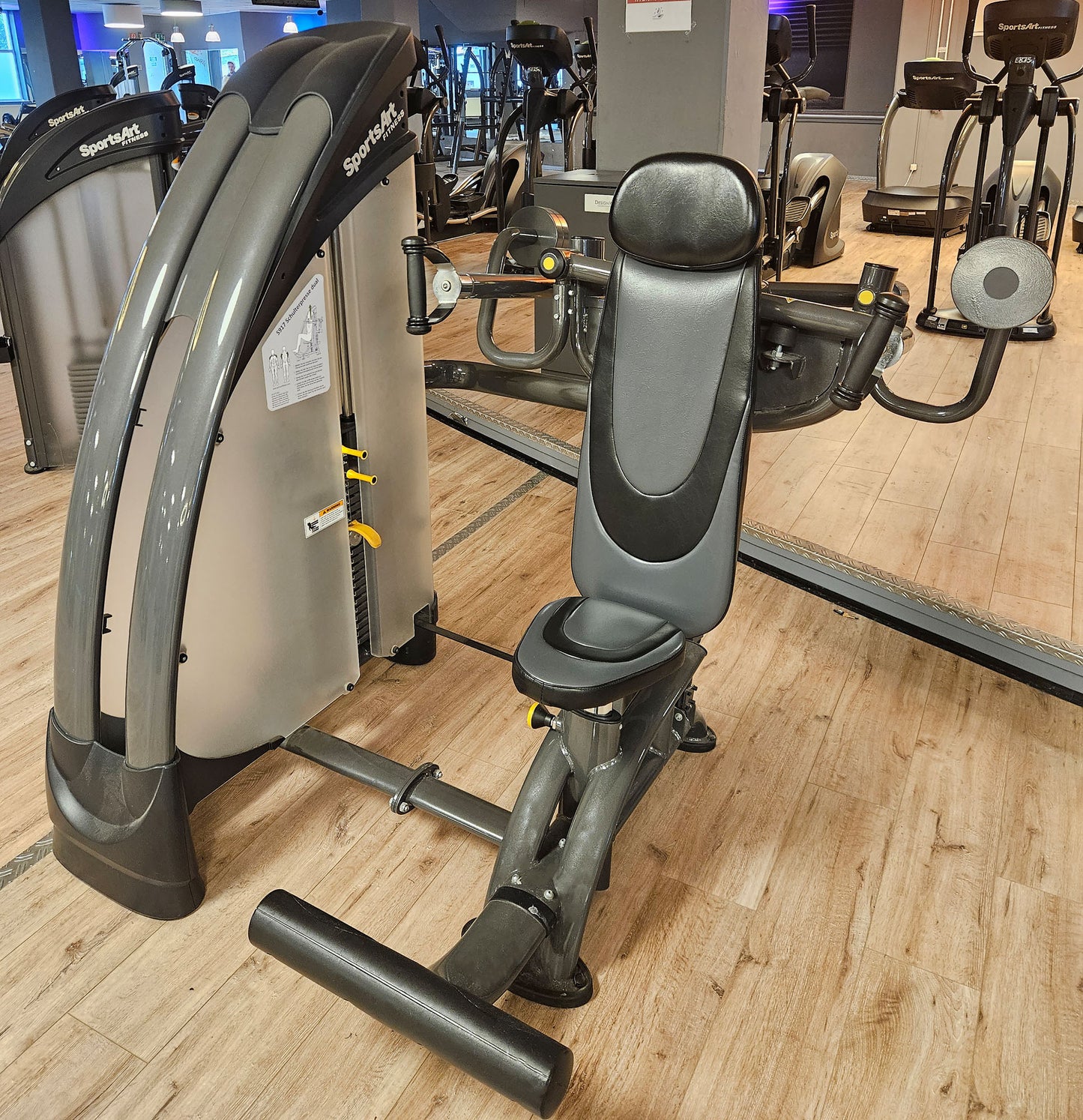 SportsArt komplette Fitnessstudio Ausstattung - 75 Fitnessgeräte im Set - Kraftgeräte, Cardiogeräte, Bänke, Racks etc - Rahmen Anthrazit, gebraucht - überholter Zustand