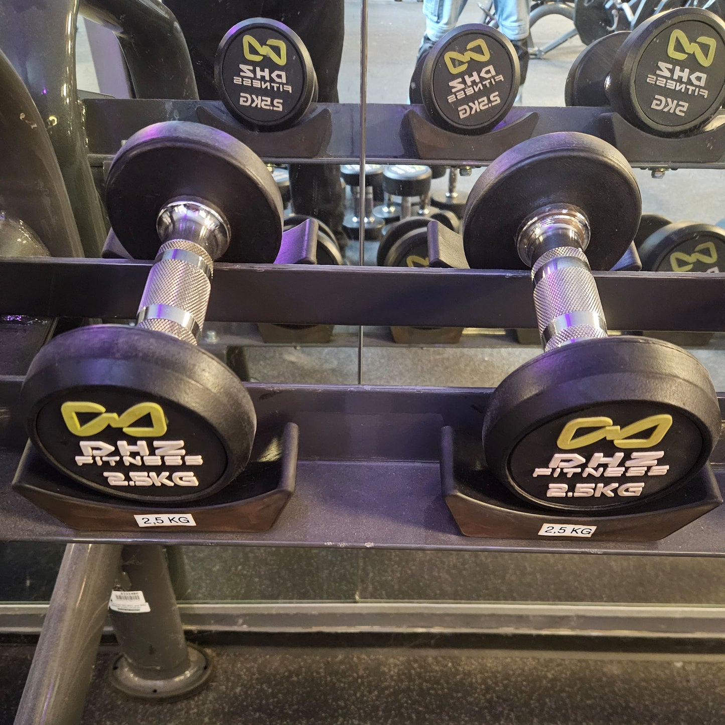 DHZ Gummi Kurzhantelsatz von 2,5 bis 20kg in 2,5kg Stufen ( 8 Paare ) Farbe Schwarz, optional mit  Ständer, gebraucht mit optischen Gebrauchsspuren