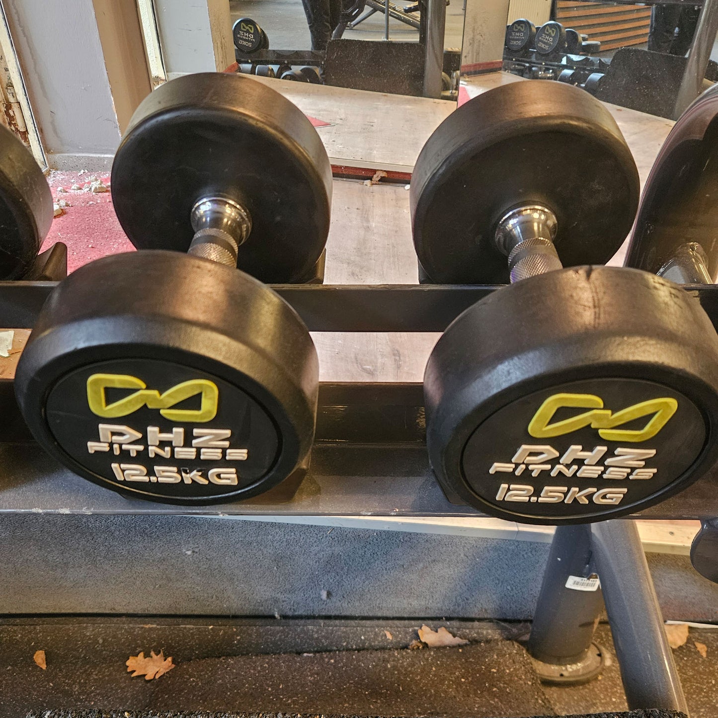 DHZ Gummi Kurzhantelsatz von 2,5 bis 20kg in 2,5kg Stufen ( 8 Paare ) Farbe Schwarz, optional mit  Ständer, gebraucht mit optischen Gebrauchsspuren