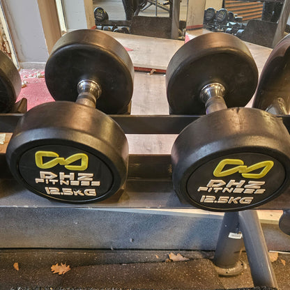 DHZ Gummi Kurzhantelsatz von 2,5 bis 20kg in 2,5kg Stufen ( 8 Paare ) Farbe Schwarz, optional mit  Ständer, gebraucht mit optischen Gebrauchsspuren