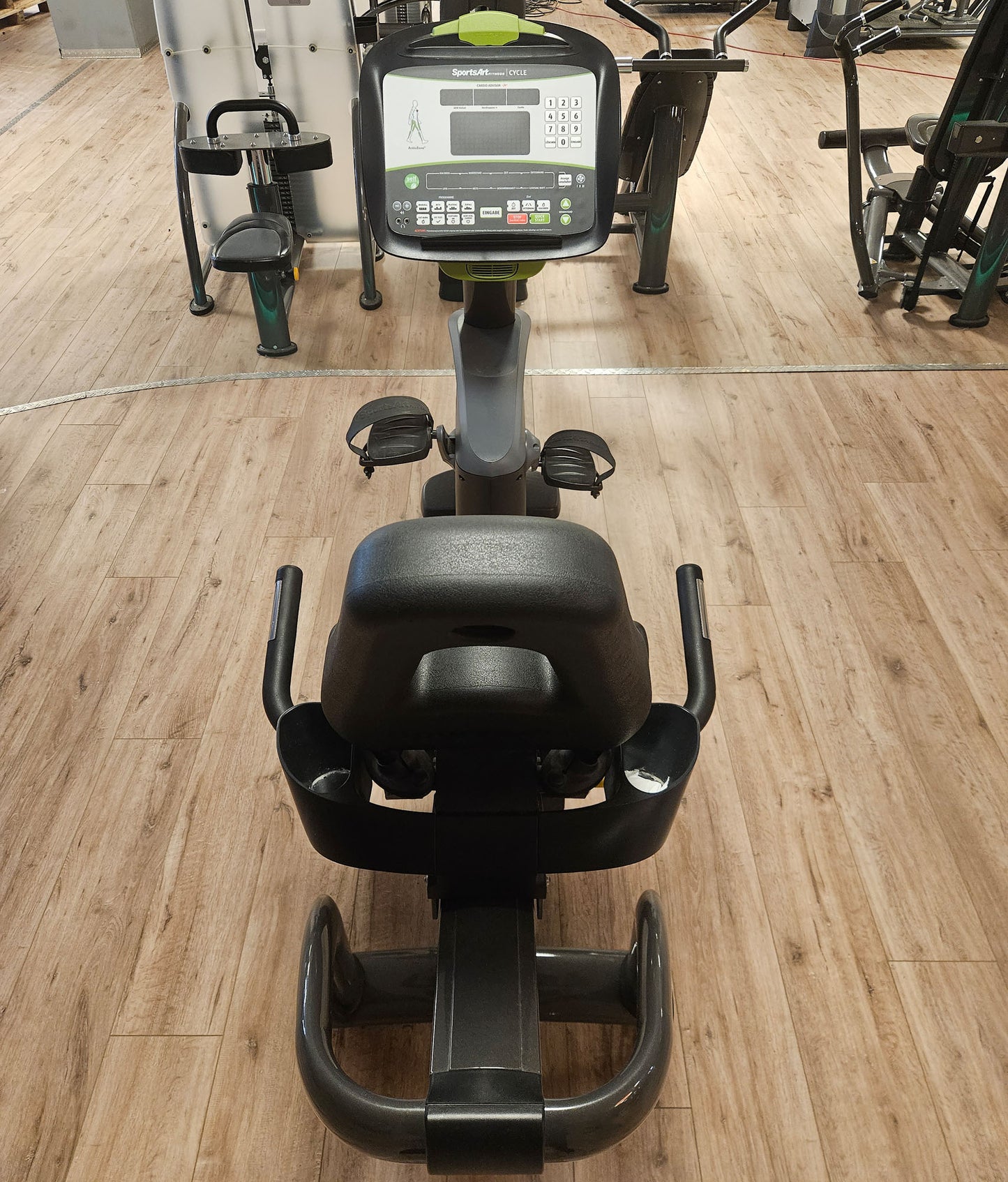 SportsArt komplette Fitnessstudio Ausstattung - 75 Fitnessgeräte im Set - Kraftgeräte, Cardiogeräte, Bänke, Racks etc - Rahmen Anthrazit, gebraucht - überholter Zustand