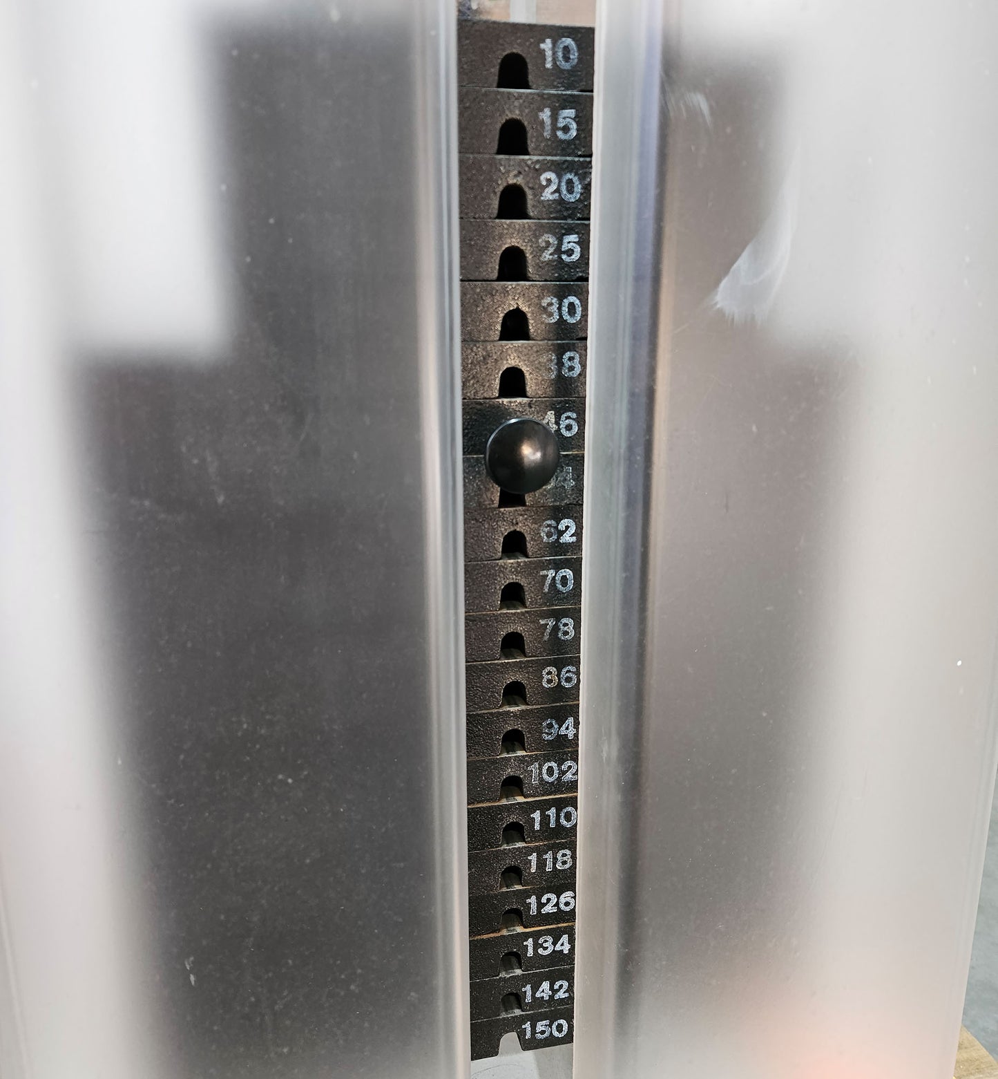 Gym80 Adduktorenmaschine, Hip Adductor, sitzend, Oldschool Bodybuilding Kraftgerät - Edition Line mit Verkleidung, Rahmen Weiß, gebraucht - geprüfter Zustand