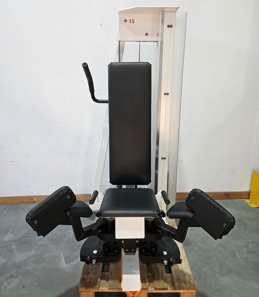 Gym80 Adduktorenmaschine, Hip Adductor, sitzend, Oldschool Bodybuilding Kraftgerät - Edition Line mit Verkleidung, Rahmen Weiß, gebraucht - geprüfter Zustand
