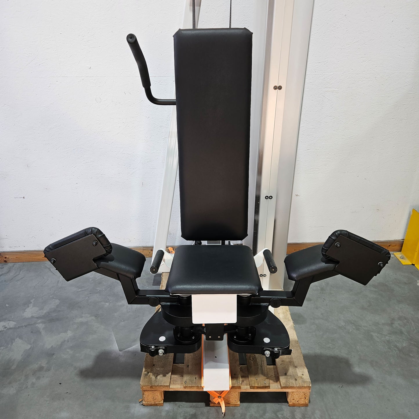 Gym80 Adduktorenmaschine, Hip Adductor, sitzend, Oldschool Bodybuilding Kraftgerät - Edition Line mit Verkleidung, Rahmen Weiß, gebraucht - geprüfter Zustand