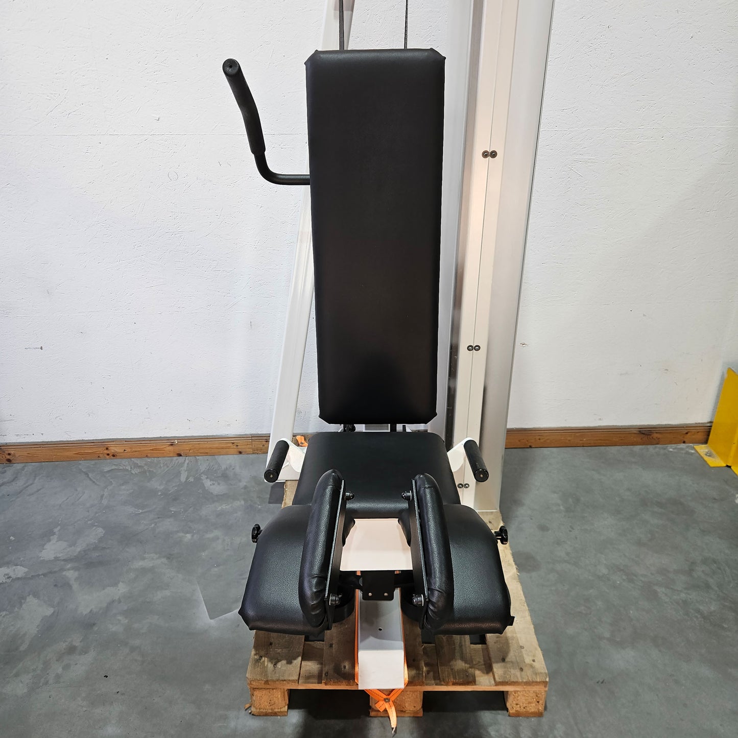 Gym80 Adduktorenmaschine, Hip Adductor, sitzend, Oldschool Bodybuilding Kraftgerät - Edition Line mit Verkleidung, Rahmen Weiß, gebraucht - geprüfter Zustand