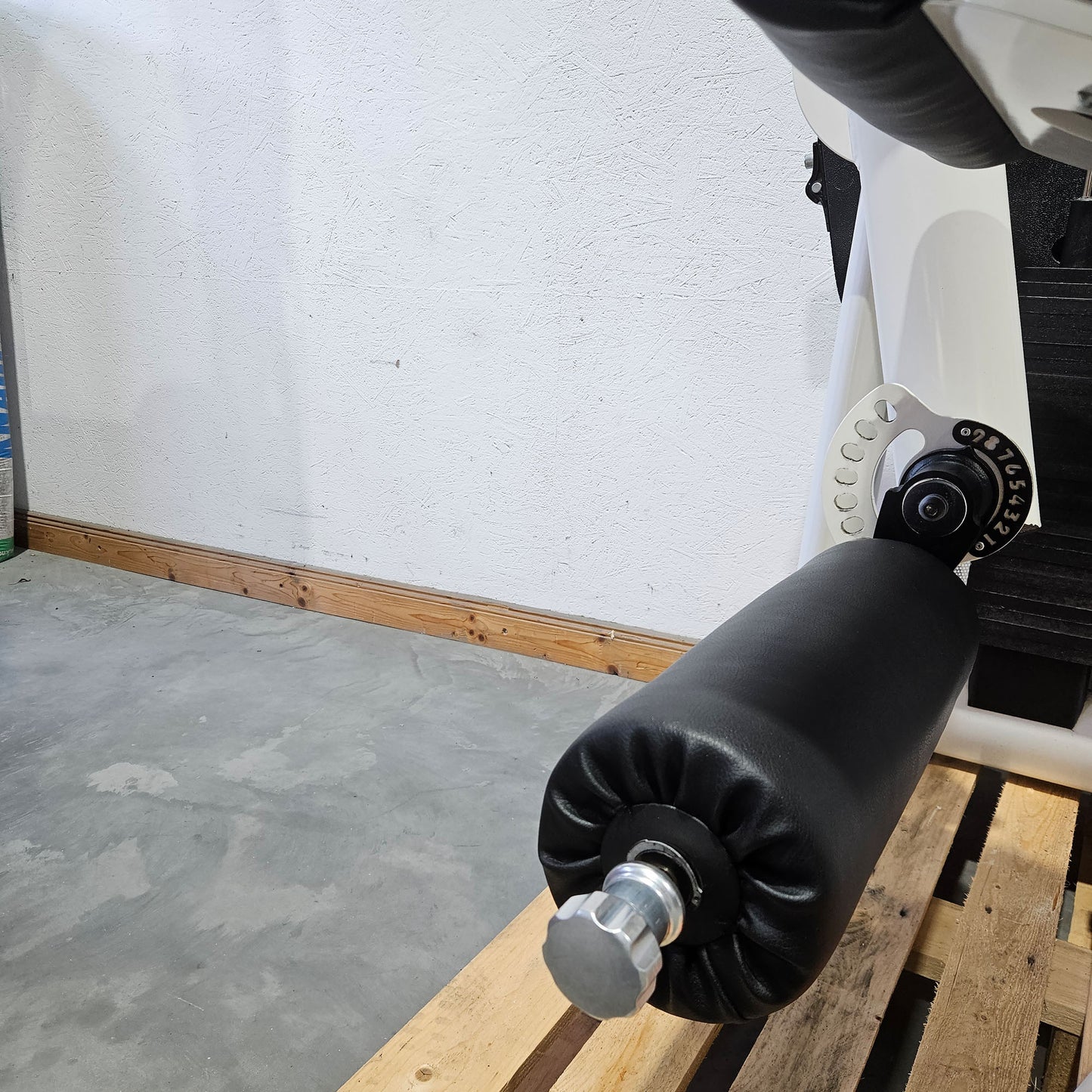 Gym80 Sygnum Beinstrecker sitzend 3001, Leg Extension Kraftgerät, Rahmenfarbe Weiß, gebraucht - überholter Zustand