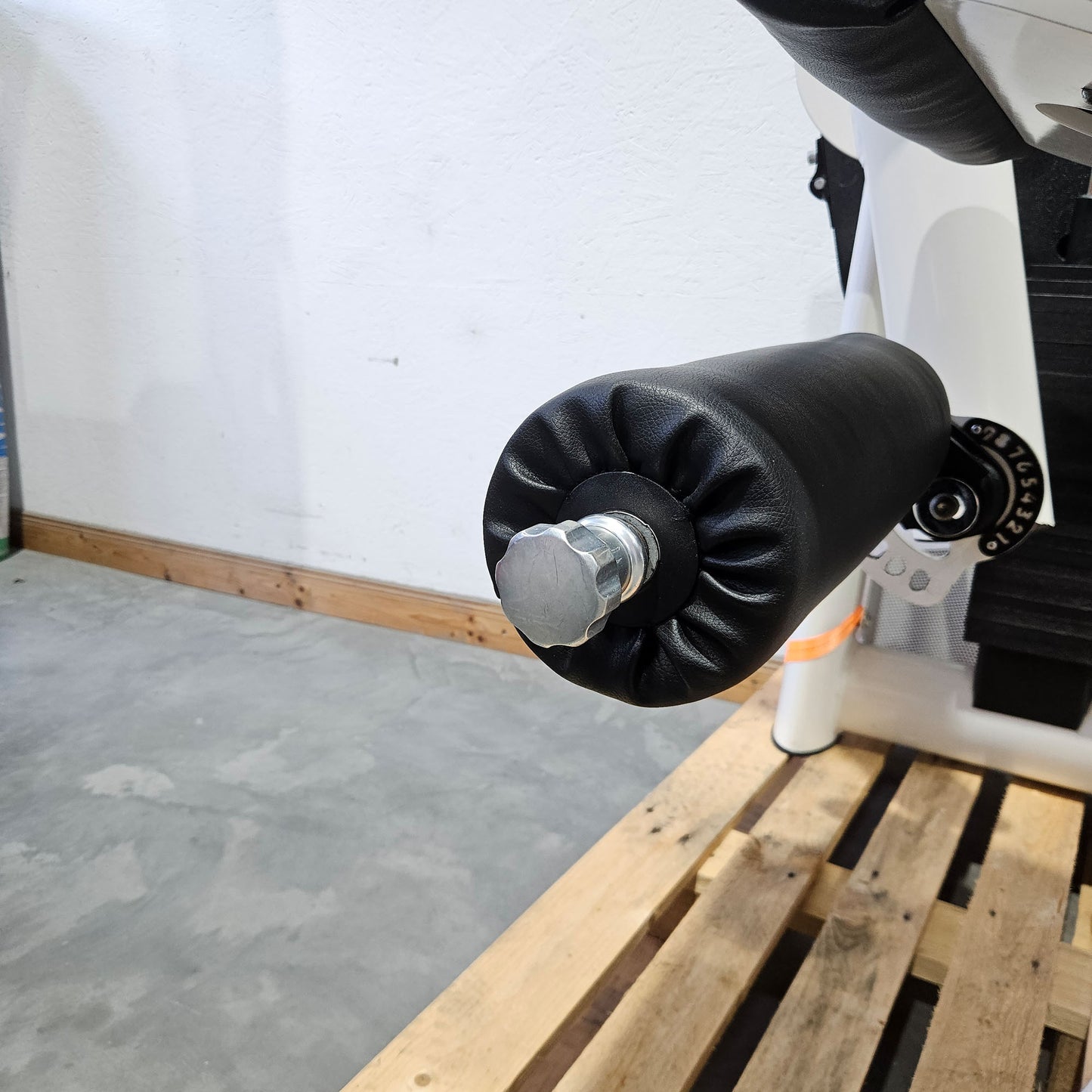 Gym80 Sygnum Beinstrecker sitzend 3001, Leg Extension Kraftgerät, Rahmenfarbe Weiß, gebraucht - überholter Zustand