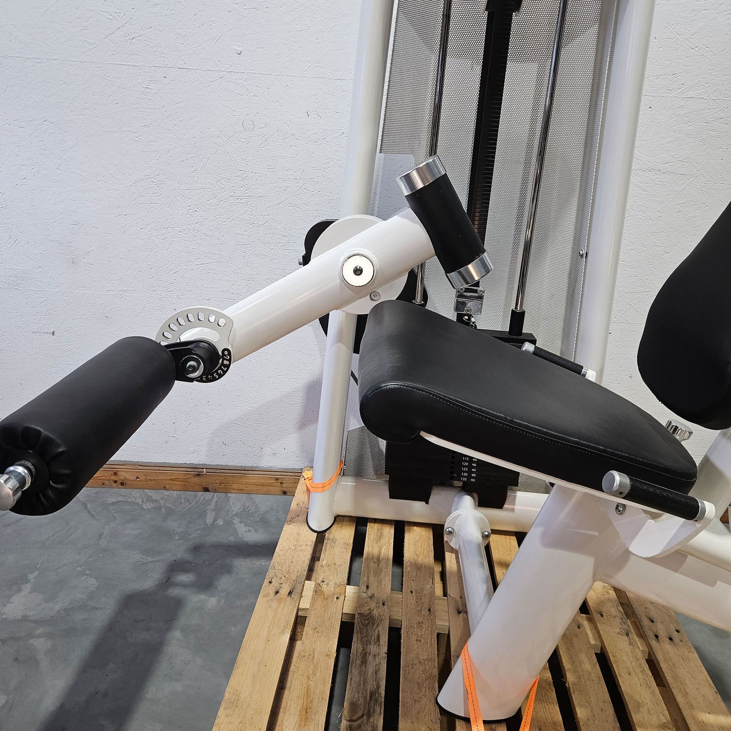 Gym80 Sygnum Beinstrecker sitzend 3001, Leg Extension Kraftgerät, Rahmenfarbe Weiß, gebraucht - überholter Zustand