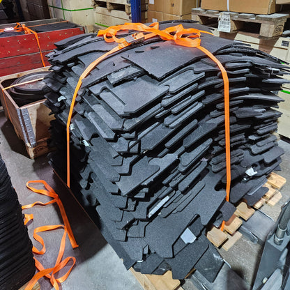 Sportboden Gummimatten, 100 QM = 100 Stücke 100x100cm, 9mm Stark, Plus diverse zugeschnitte Stücke, Farbe Schwarz, gebraucht - guter Zustand